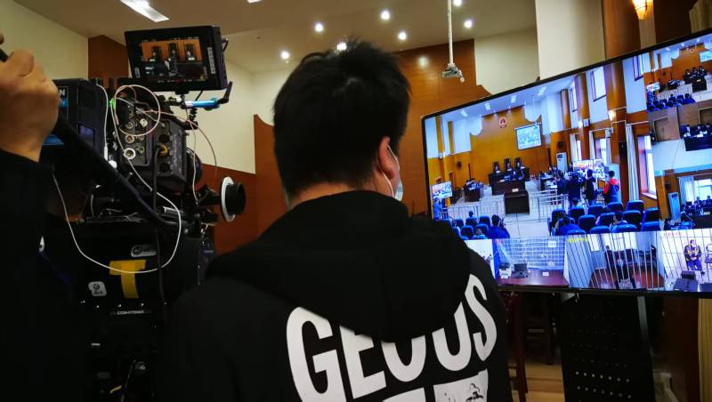 AI生成VS人工创意——江油市广告片拍摄公司的技术浪漫主义实践
